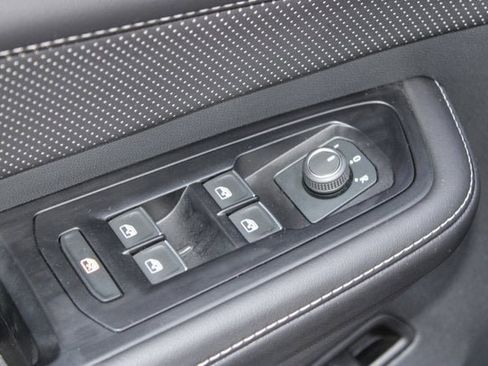 Used 2025 Volkswagen Atlas Cross Sport SE image 21