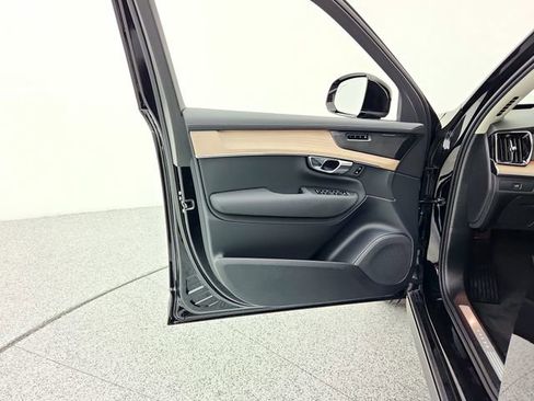 New 2026 Volvo XC90 B6 Plus w/ Protection Package Premier image 27