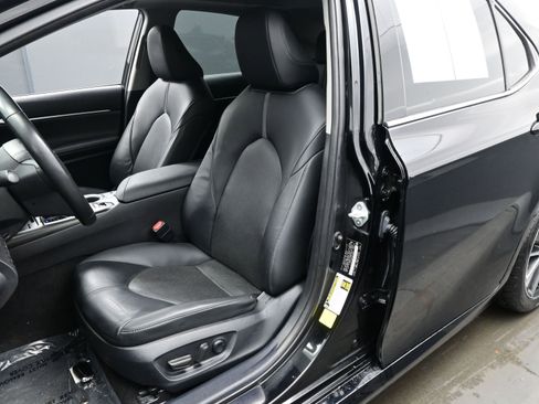 Used 2023 Toyota Camry XLE image 12