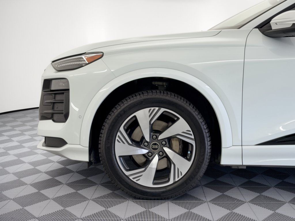 Used 2025 Audi Q6 e-tron Premium Plus w/ Premium Plus AWD/4WD image 13
