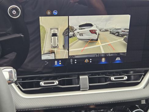 New 2026 Chevrolet Equinox LT w/ Safety and Technology Package FWD image 19