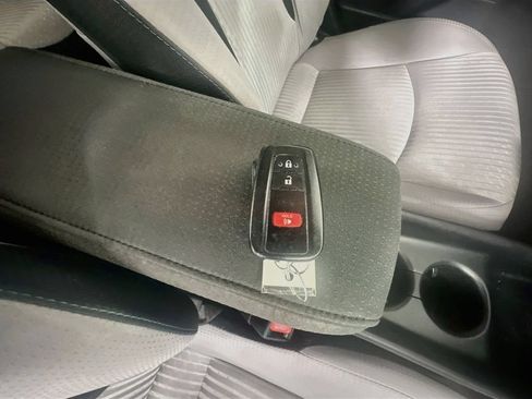 Used 2016 Toyota Prius Two FWD image 37