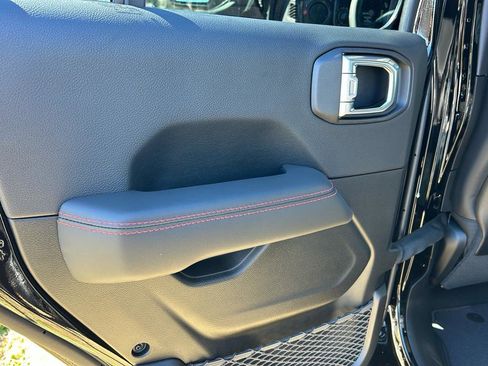 New 2025 Jeep Gladiator Rubicon w/ Convenience Group image 21