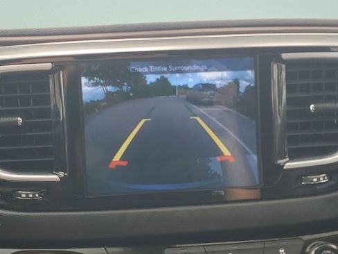 Used 2017 Chrysler Pacifica Touring-L Plus FWD image 17