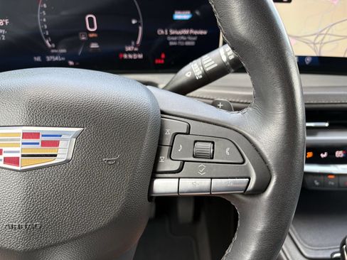 Used 2024 Cadillac XT4 Luxury w/ Cold Weather Package FWD image 16