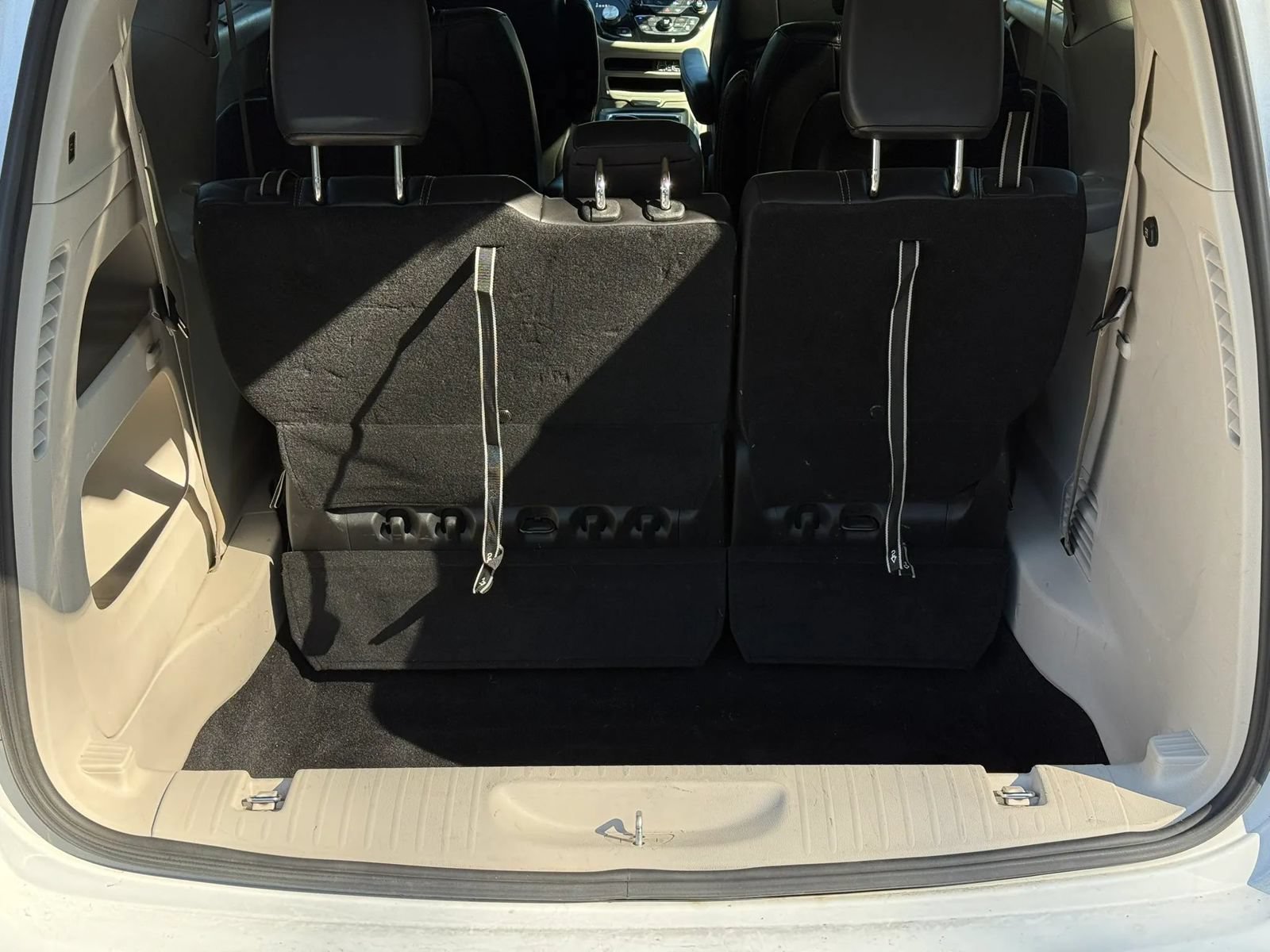 Used 2024 Chrysler Pacifica Touring-L FWD image 13