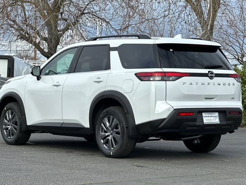 New 2025 Nissan Pathfinder SV image 6