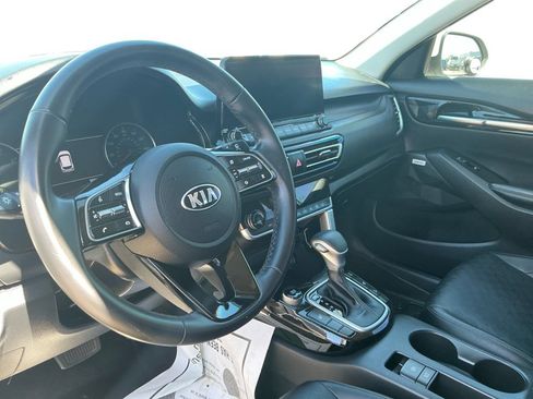 Used 2021 Kia Seltos SX w/ SX Sunroof Package AWD/4WD image 23
