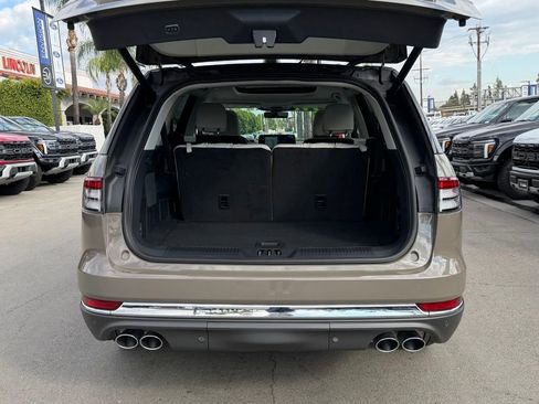 Used 2025 Lincoln Aviator AWD image 10
