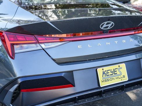 New 2025 Hyundai Elantra Limited image 11