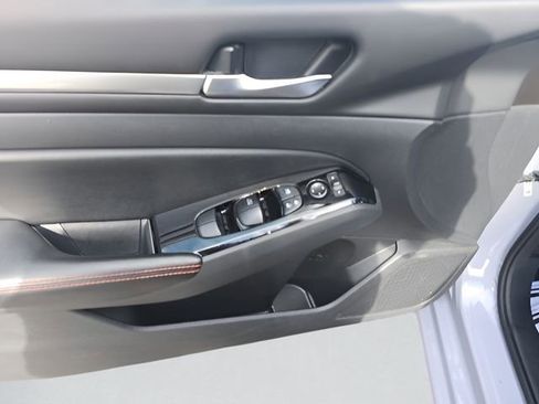 Certified 2024 Nissan Altima 2.5 SR image 13