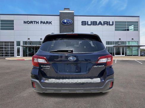 Used 2018 Subaru Outback 2.5i Touring AWD/4WD image 4