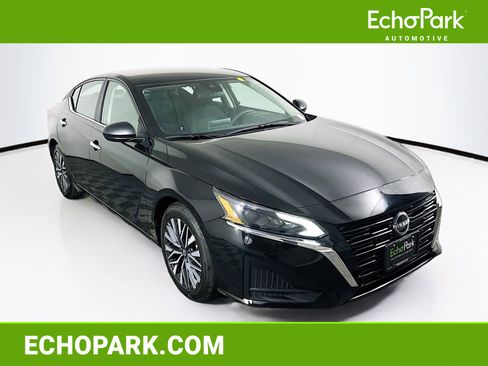 Used 2025 Nissan Altima 2.5 SV image 1