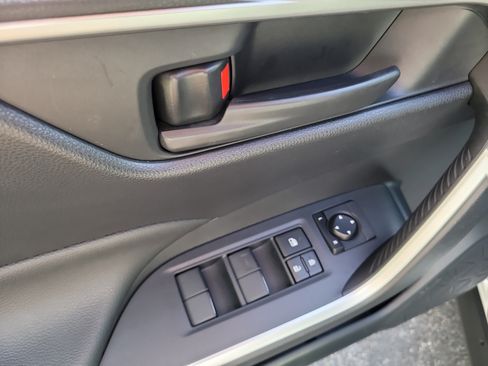 Used 2022 Toyota RAV4 LE AWD/4WD image 18