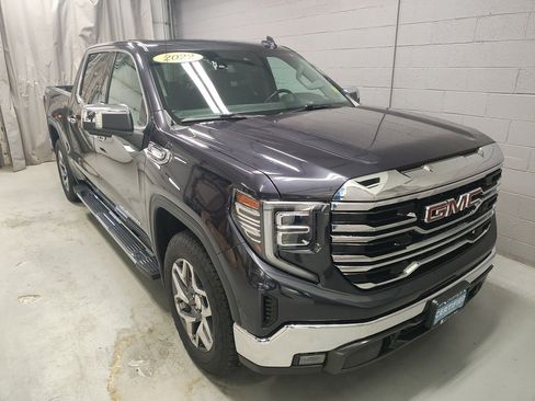 Certified 2022 GMC Sierra 1500 SLT w/ SLT Convenience Package image 5