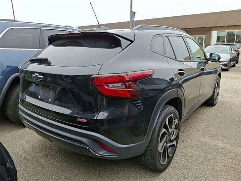 Used 2024 Chevrolet Trax RS w/ Sunroof Package image 3