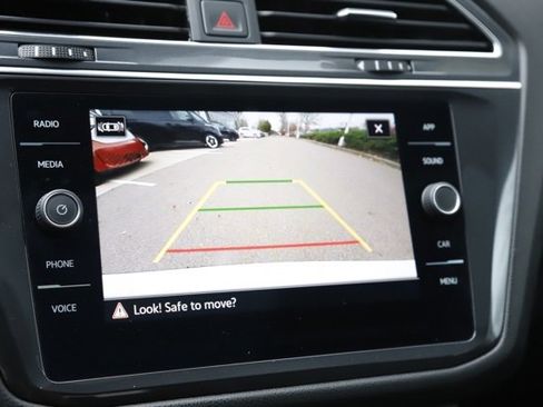 Used 2023 Volkswagen Tiguan SE w/ Panoramic Sunroof Package image 26