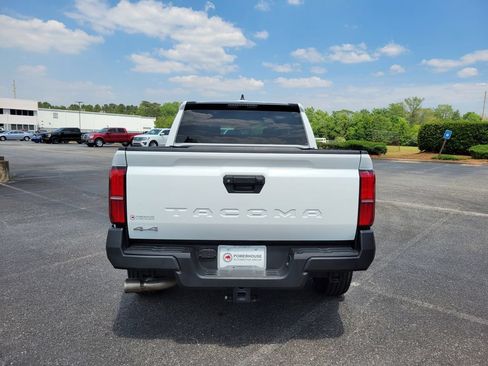 Used 2024 Toyota Tacoma SR AWD/4WD image 4