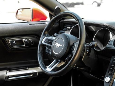 Used 2017 Ford Mustang Coupe RWD image 13