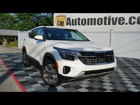 Used 2024 Kia Seltos LX AWD/4WD image 1