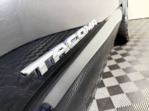 Used 2020 Toyota Tacoma TRD Off-Road w/ Technology Package AWD/4WD image 23