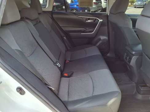 Used 2021 Toyota RAV4 XLE FWD image 15
