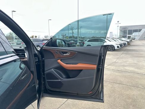 Used 2025 Audi Q8 Prestige image 31