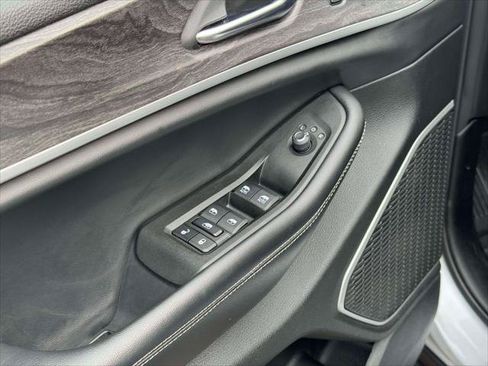 Used 2021 Jeep Grand Cherokee L Limited AWD/4WD image 19