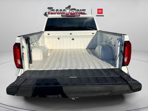 Used 2024 GMC Sierra 1500 SLT image 38