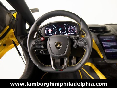 Used 2024 Lamborghini Revuelto image 18