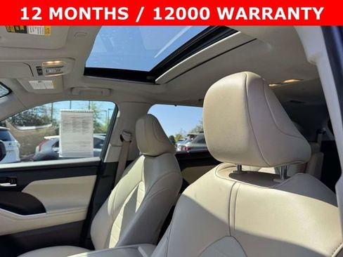Used 2022 Toyota Highlander XLE image 11