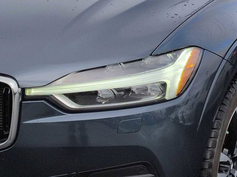 Used 2020 Volvo XC60 T5 Momentum image 11