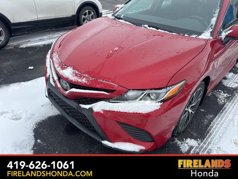 Used 2020 Toyota Camry image 11