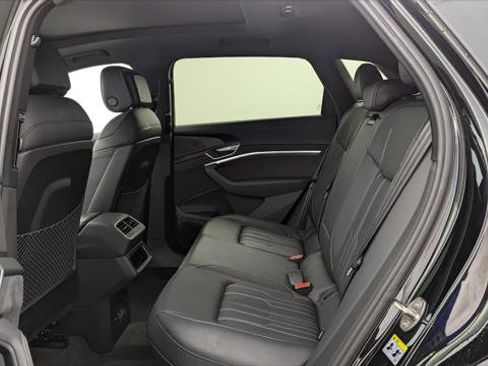Used 2022 Audi e-tron S Premium Plus image 17