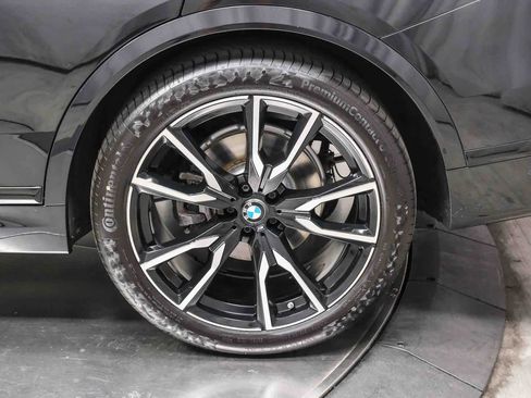 Used 2022 BMW X7 xDrive40i w/ M Sport Package AWD/4WD image 9