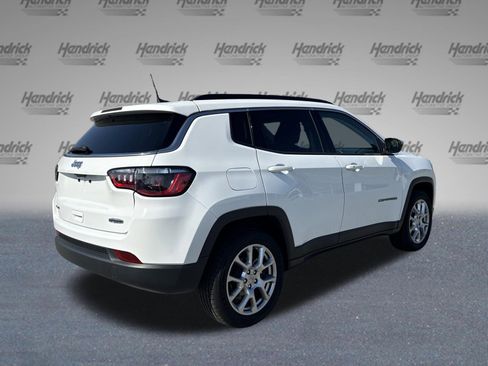 Used 2022 Jeep Compass Latitude image 9