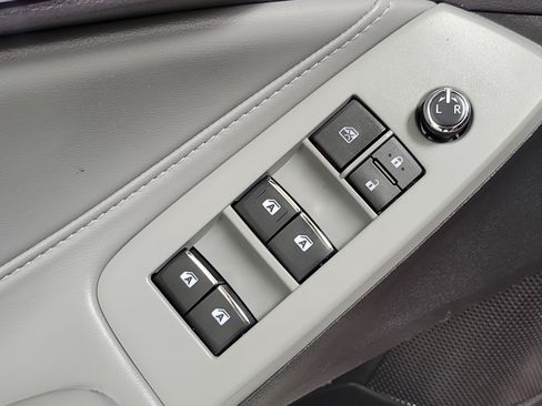 Used 2022 Toyota Avalon XLE w/ Moonroof Package FWD image 19