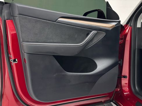 Used 2024 Tesla Model Y Long Range image 22