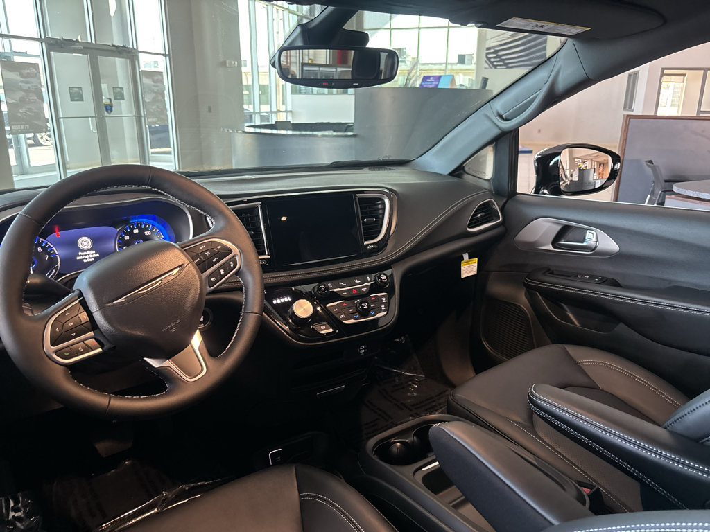 New 2027 Chrysler Pacifica Select FWD image 14
