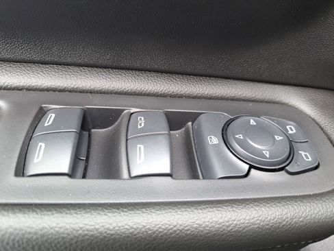Used 2024 GMC Terrain SLE FWD image 25