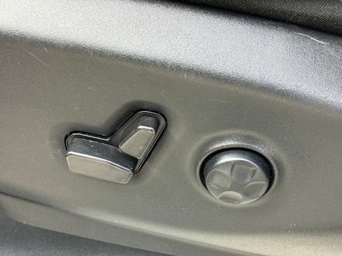 Used 2023 Chrysler Pacifica Touring-L FWD image 21