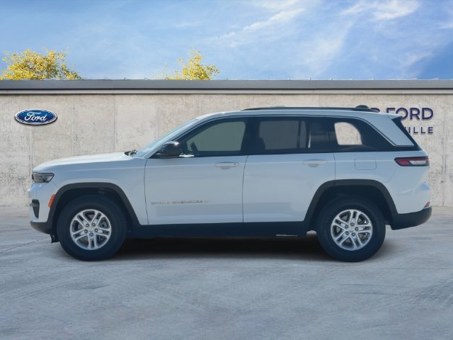 Used 2024 Jeep Grand Cherokee Laredo RWD image 5