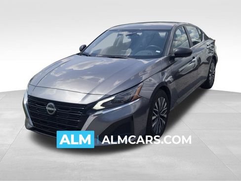 Used 2024 Nissan Altima 2.5 SV FWD image 1