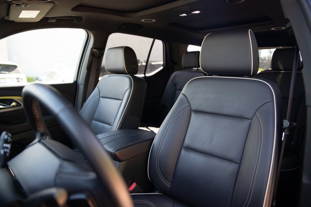 Used 2023 Chevrolet Traverse Premier w/ Redline Edition AWD/4WD image 15