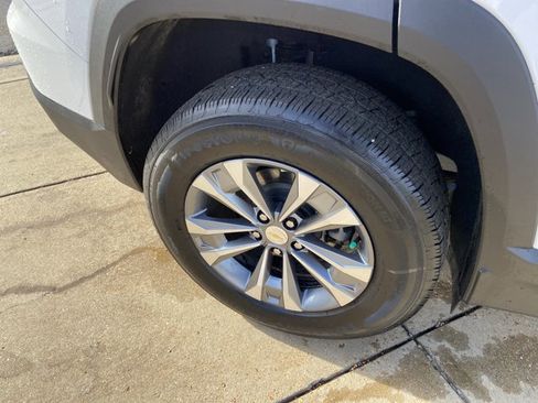 Used 2025 Chevrolet Equinox LT image 30