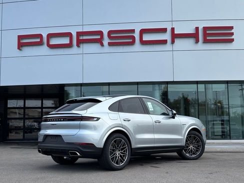 New 2026 Porsche Cayenne E-Hybrid Coupe AWD/4WD image 11