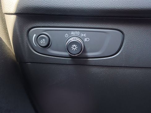 Used 2022 Buick Envision Essence w/ Safety Package image 28