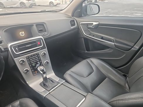 Used 2018 Volvo V60 T5 Cross Country w/ Convenience Package image 9