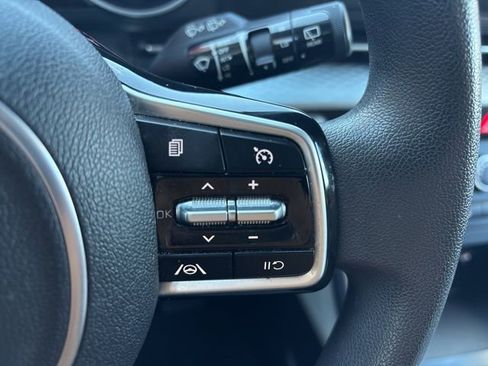 Certified 2023 Kia Carnival LX image 22