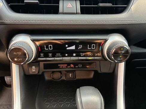 Used 2022 Toyota RAV4 LE AWD/4WD image 26